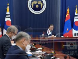 문재인 대통령, 한-몽골 화상 정상회담 기사 이미지