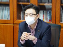 김성원 국회의원, ‘배움없이 발전없다’ 열공 모드 눈길!  기사 이미지