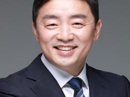 강훈식 국회의원, 김형영 열사 묘 참배와 오월어머니집 관장 면담 등 광주 방문 기사 이미지