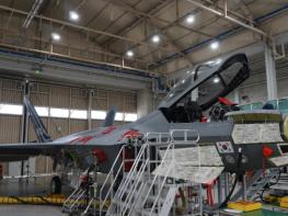 방위사업청, 국내 독자개발 AESA 레이다 한국형 전투기 KF-21 탑재 시험평가 착수 기사 이미지