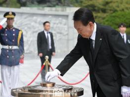 윤석열 대통령 “2년 차 국정, 경제와 민생의 위기 살피는데 주안점 두겠다” 기사 이미지